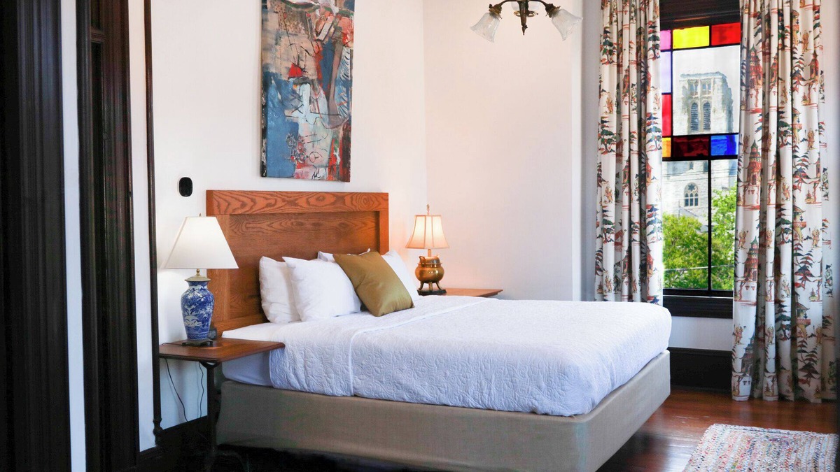 Winston - Salem Bed & Breakfast | Luxurious King Room in Historic Boutique Inn