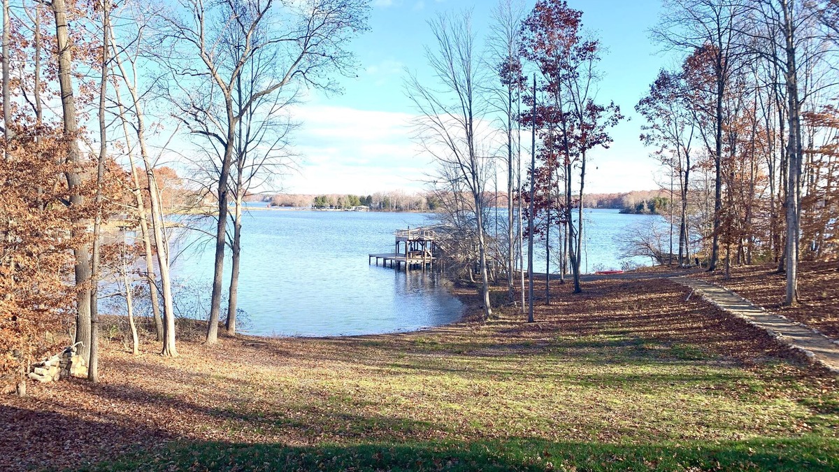 Bumpass House | Luxurious Lakehouse Retreat, waterfront with all the toys!