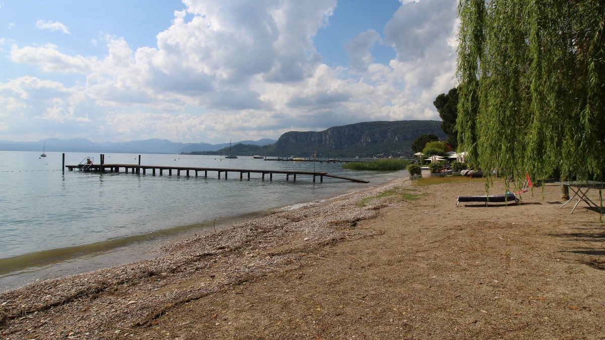 Bardolino Apartment | Luxurious lakeside apartment, private beach, lake view terrace