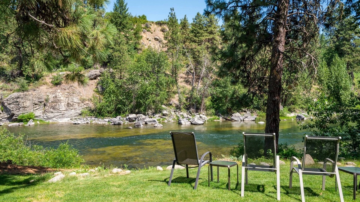 Leavenworth House | Luxurious Lifestyle Just Minutes From Leavenworth