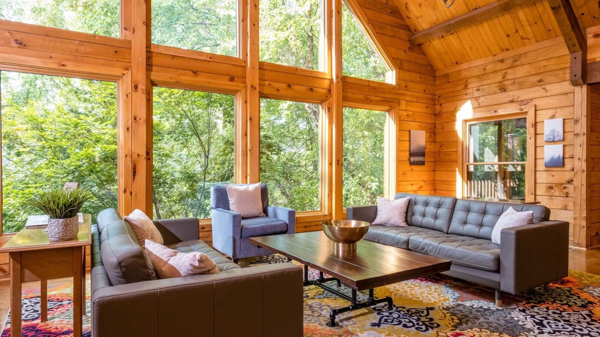 Massanutten Cabin | Luxurious Log Cabin with Hot Tub, Pool Table, Ping Pong and more!