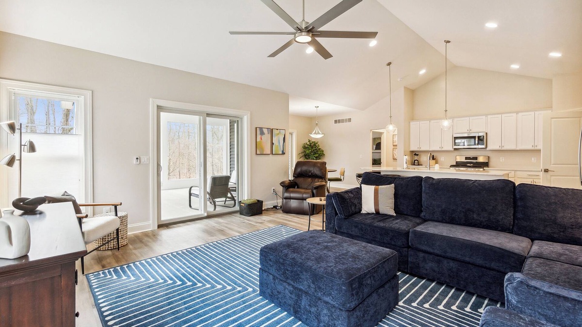Hillsdale Condo | Luxurious Lochaven Condo