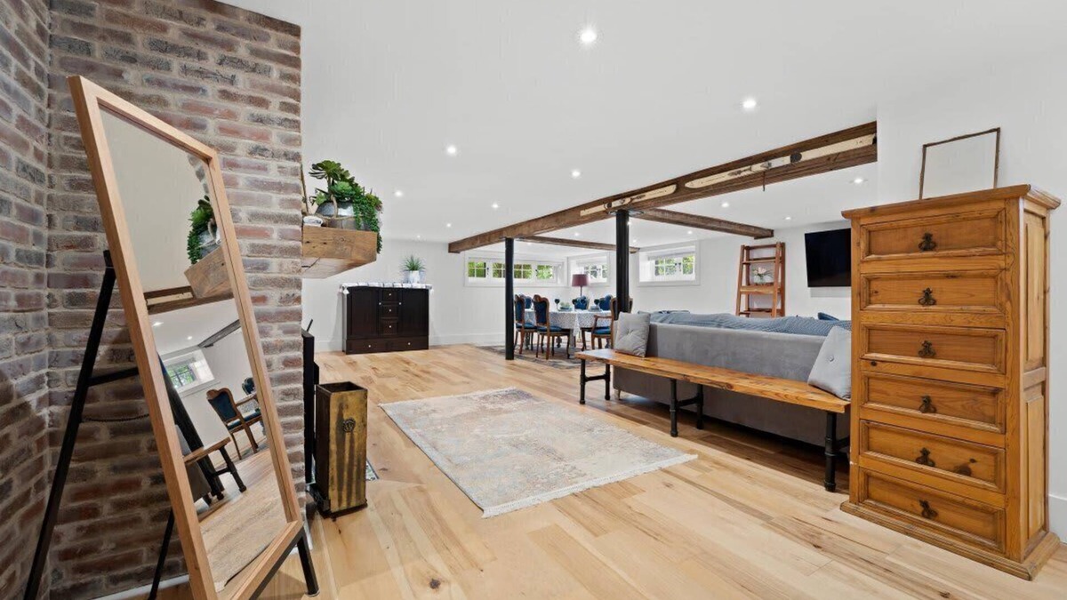Burlington Apartment | Luxurious lower level Apartment Closeto downtown
