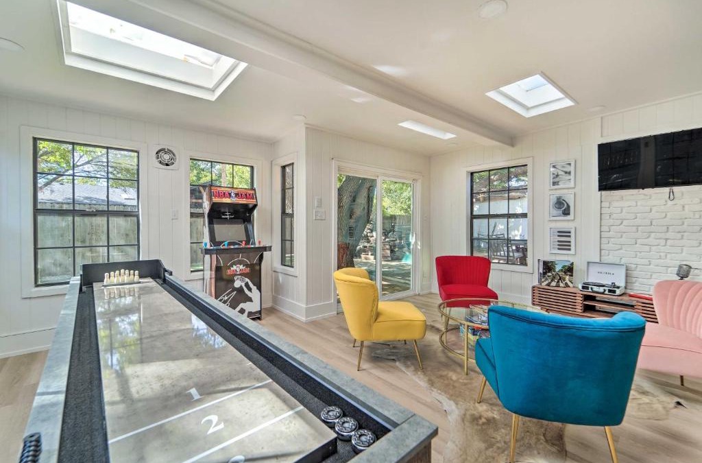 Lubbock House | Luxurious Lubbock Home Fire Pit, Outdoor TV!