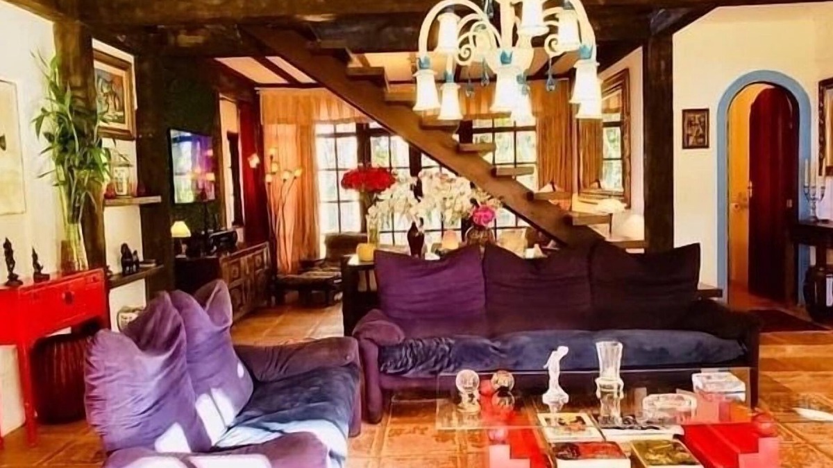 Manguinhos Villa | Luxurious mansion on 11,000 m2 estate with lake and trails.