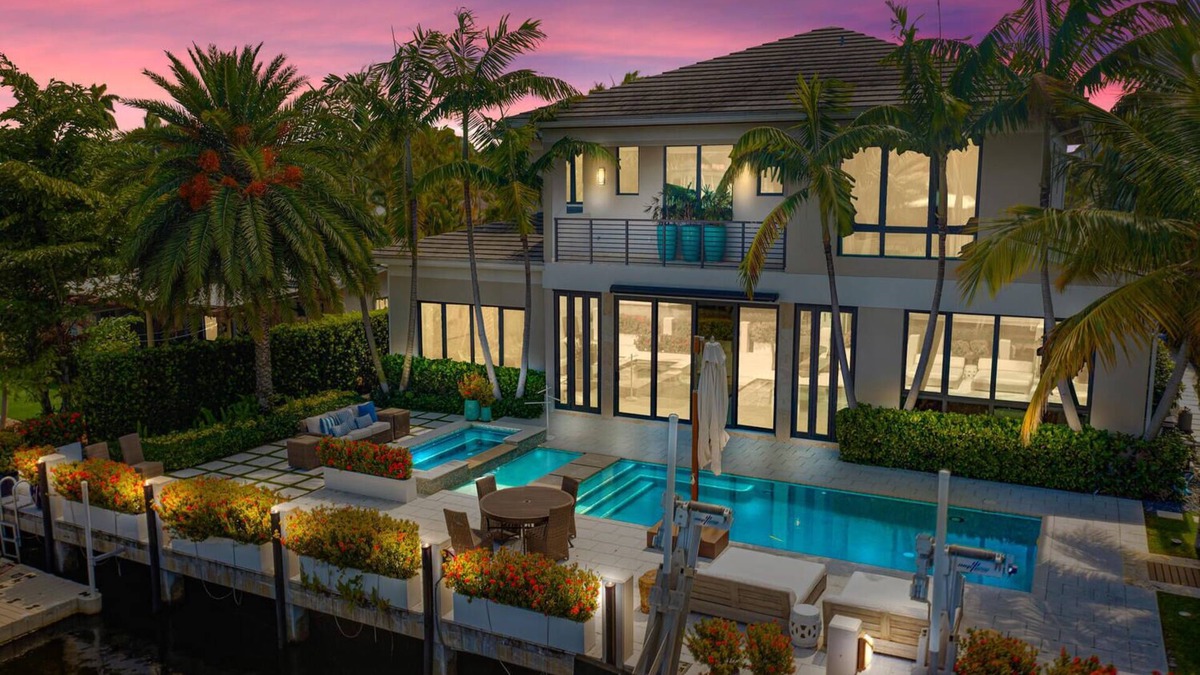 Idlewyld House | LUXURIOUS MANSION WITH 5 SUITES ON THE WATER!