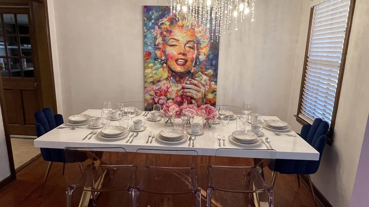 Springfield House | Luxurious Marilyn’s Mansion in the heart of Springfield!