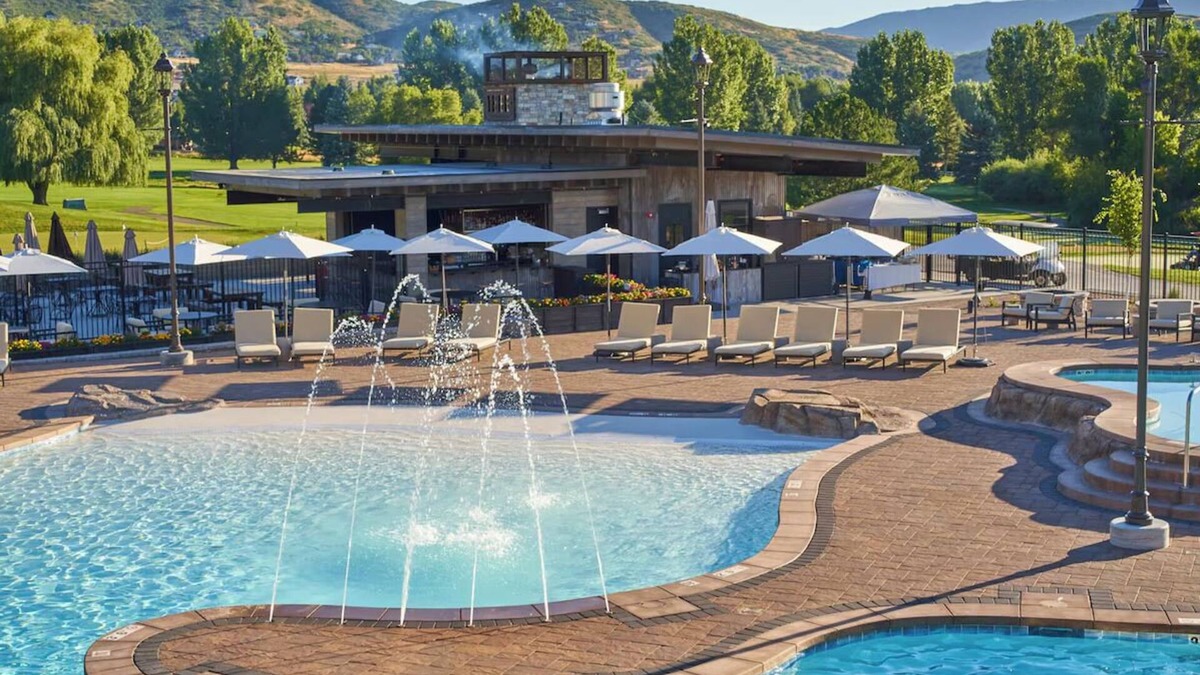 Midway Hotel | Luxurious Midway Gem - 4 Modern Haven w/Resort & Golf Access, Stunning Views!