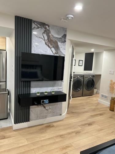 Pickering Apartment | Luxurious modern basement apartment