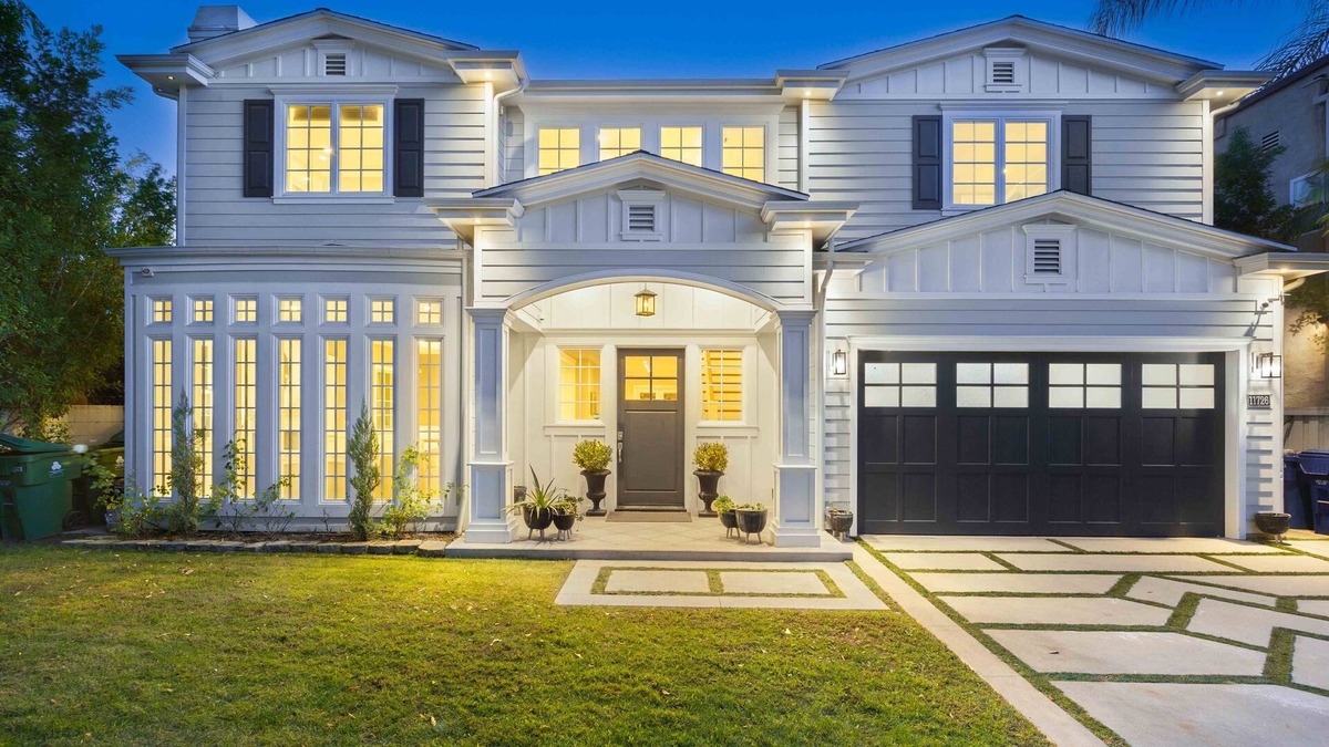 Valley Village House | Luxurious New Villa w/Pool &Spa - North Hollywood
