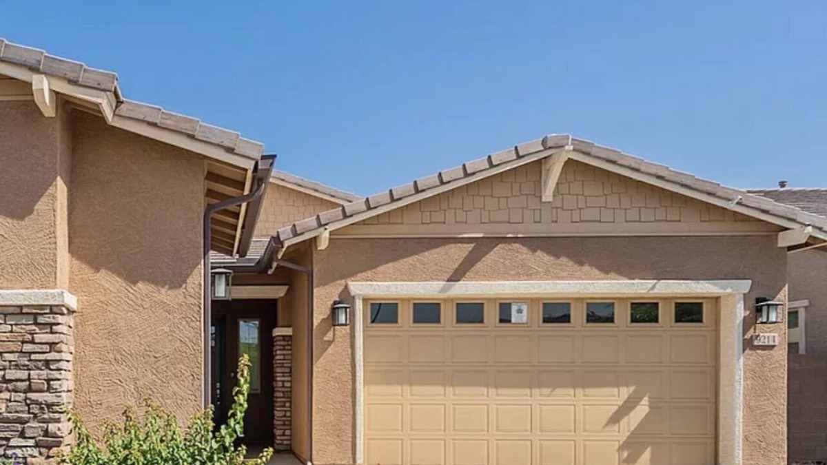 Westbluff House | Luxurious Newer Modern Home 1.5 miles from State Farm Stadium/Westgate district.