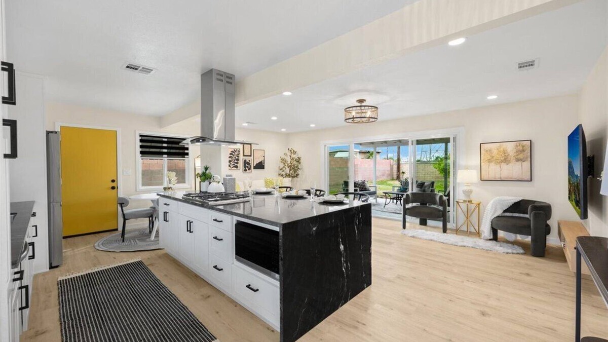 Southwest Anaheim House | Luxurious Newly Remodeled 4 bedroom Home with Large Backyard near Disneyland