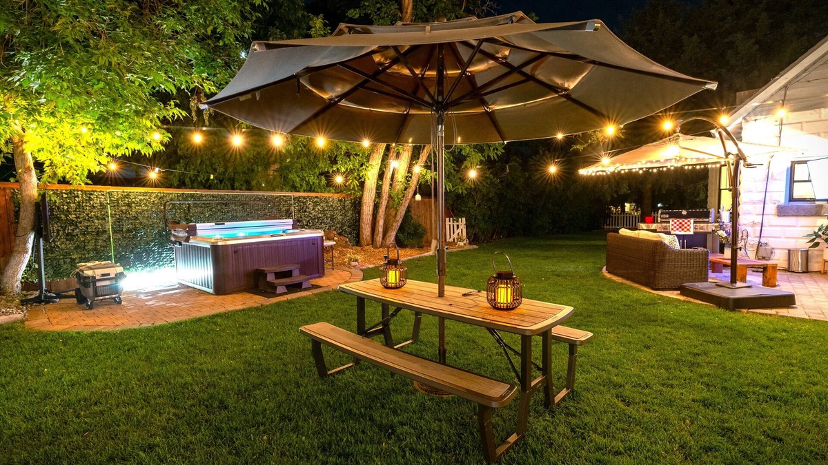 Littleton House | Luxurious Oasis Retreat w King Beds, Theater, & Hot Tub in the Heart of Old Town
