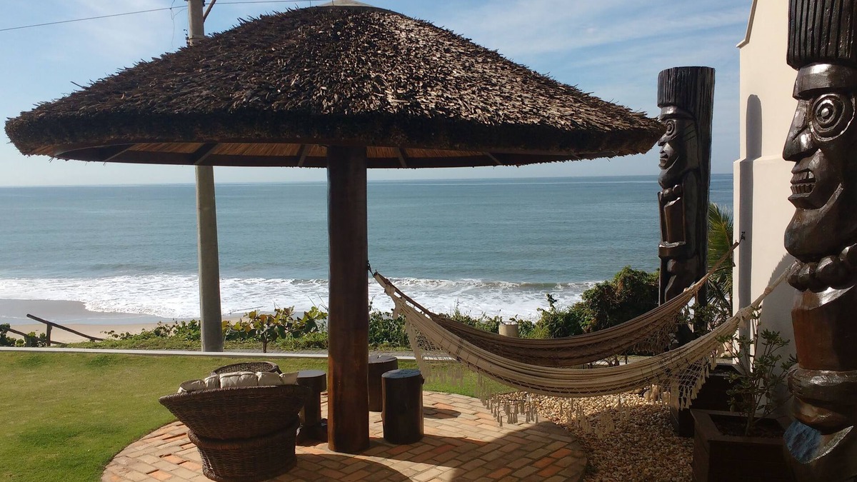 Barra Velha House | Luxurious oceanfront home 4 bedrooms 12 people with air-conditioning