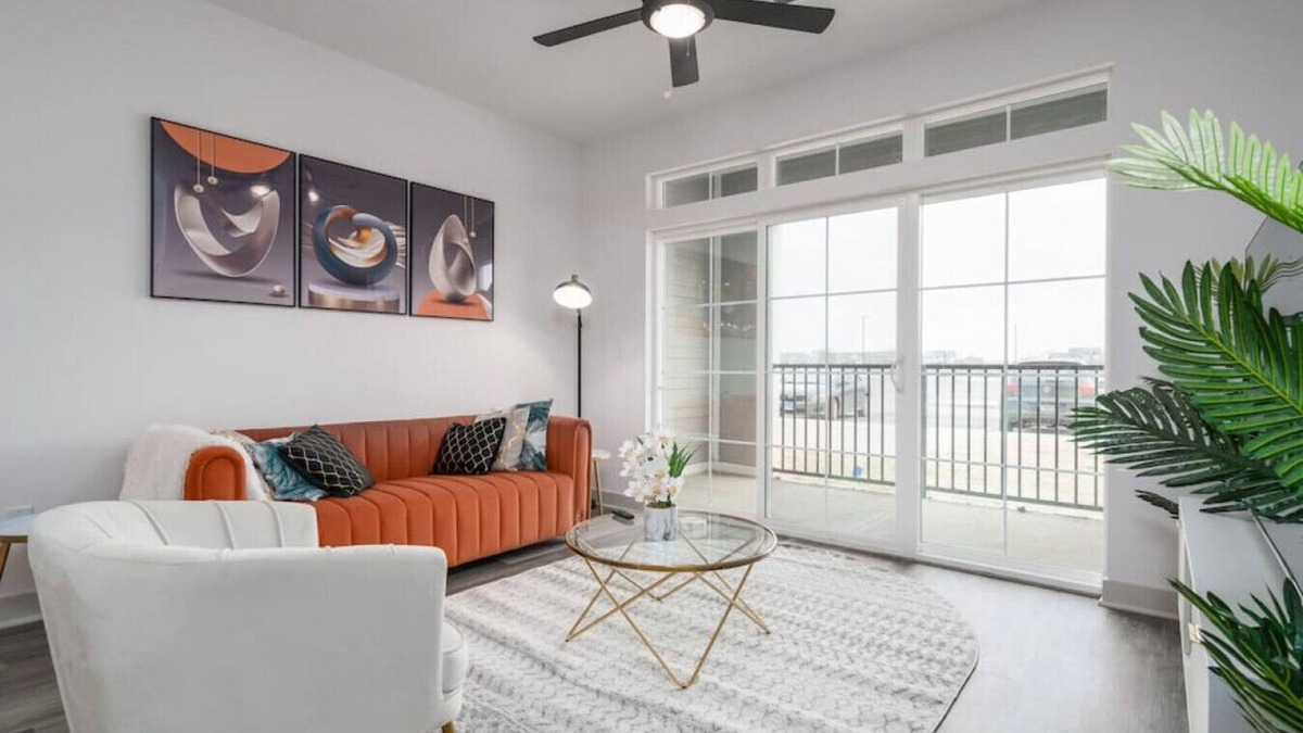 Whitestown Apartment | Luxurious One Bedroom Whitestown