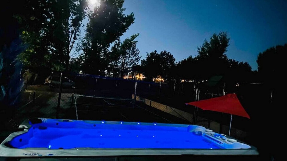 Bluffdale Villa | Luxurious Orchard Villa | Double Pickleball | Spa
