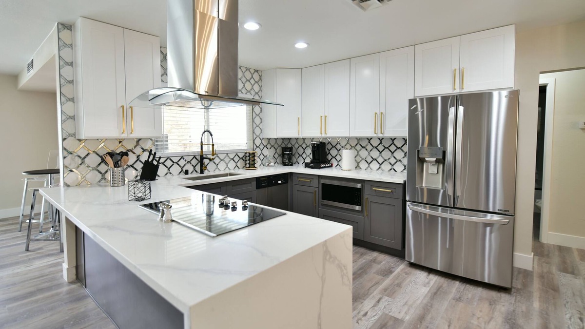 Las Vegas House | Luxurious Paradise in Vegas W/ Private Pool & Spa