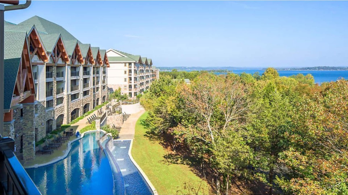 Big Cedars Villa | Luxurious Paradise Point 3BR Lodge-style Villa, with loft, on Table Rock lake