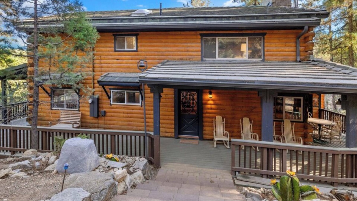 Prescott Cabin | Luxurious & Peaceful Cabin Retreat nestled in the Pines. Escape to PineSong!