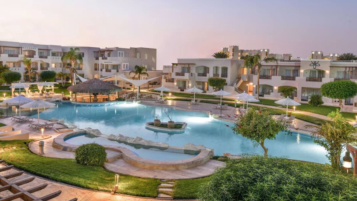 Al Mamsha El Seyahi Hotel | Luxurious Pool-View Room Perfect for Romantic Red Sea Retreats - with Spa