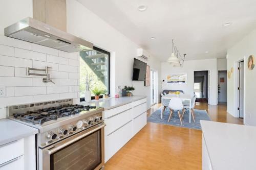 Alphabet Historic District Apartment | Luxurious Portland 3BR in the Pearl District