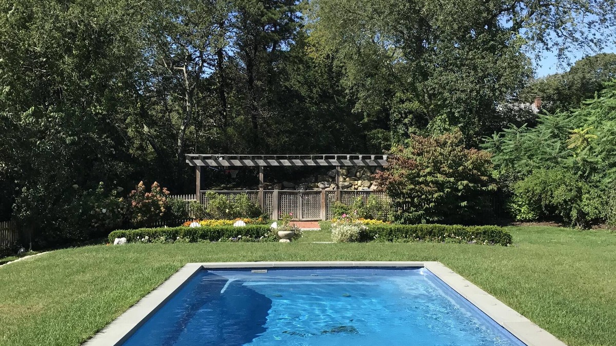 Centerville House | Luxurious Post & Beam with Heated Pool Near Beach