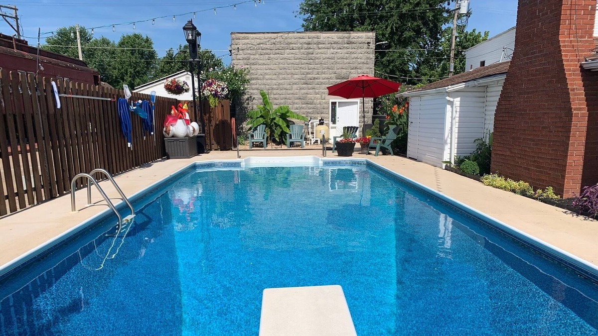 Joplin House | Luxurious private spacious cottage