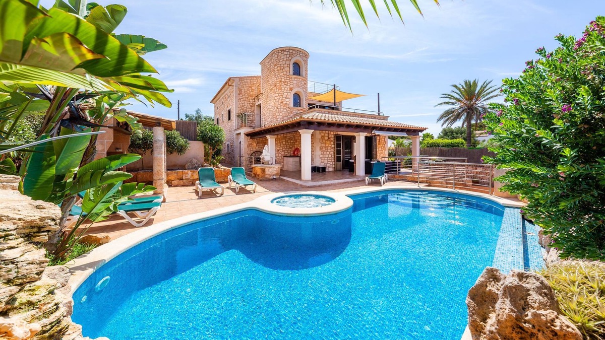 Cala Santany Villa | Luxurious property near the beach – Villa Del Salto Uceda