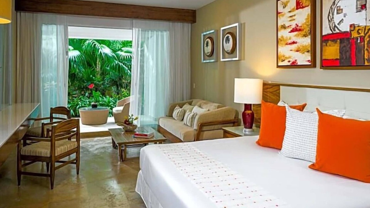 Diamante Resort | Luxurious resort stay for a group/family with beautiful beach and amazing pools!