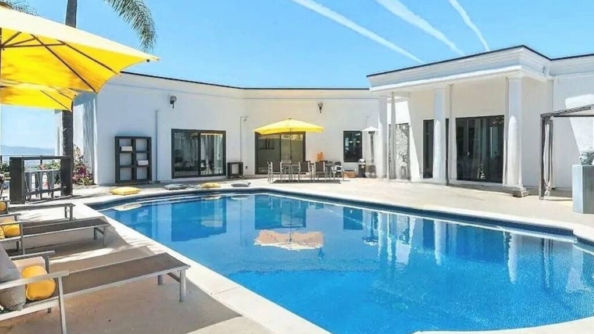 Vista House | Luxurious Resort Style 3BR + Office w/Stunning Ocean Views, Pool, Spa & Sauna