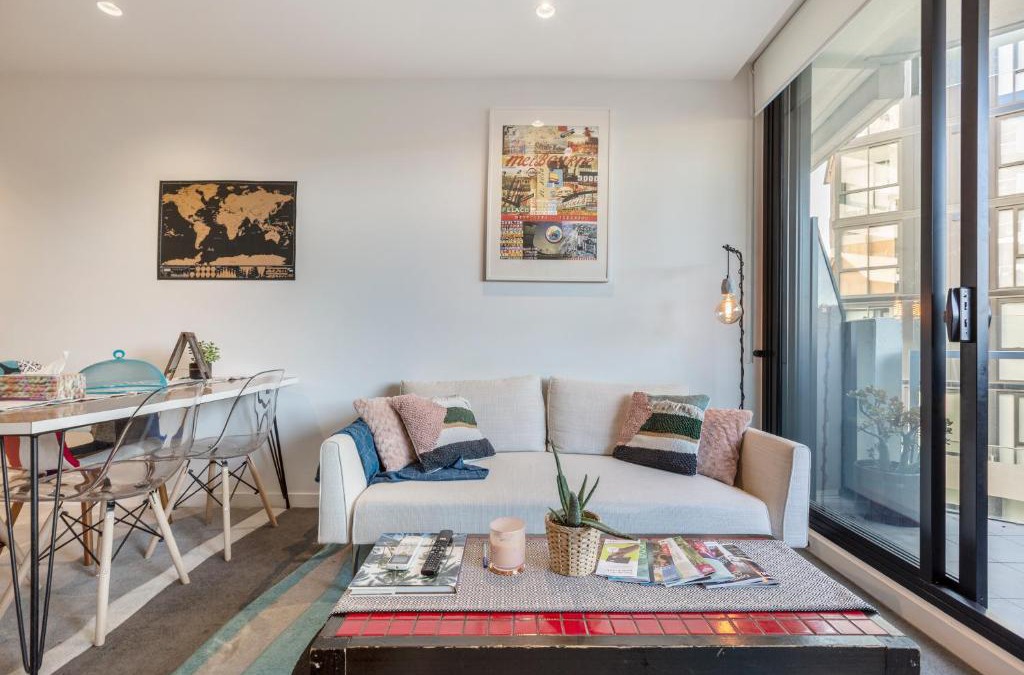 Abbotsford Apartment | LUXURIOUS RIVERSIDE RESORT STYLE APARTMENT☆POOL☆SPA☆GYM☆ROOFTOP WITH CITY VIEWS