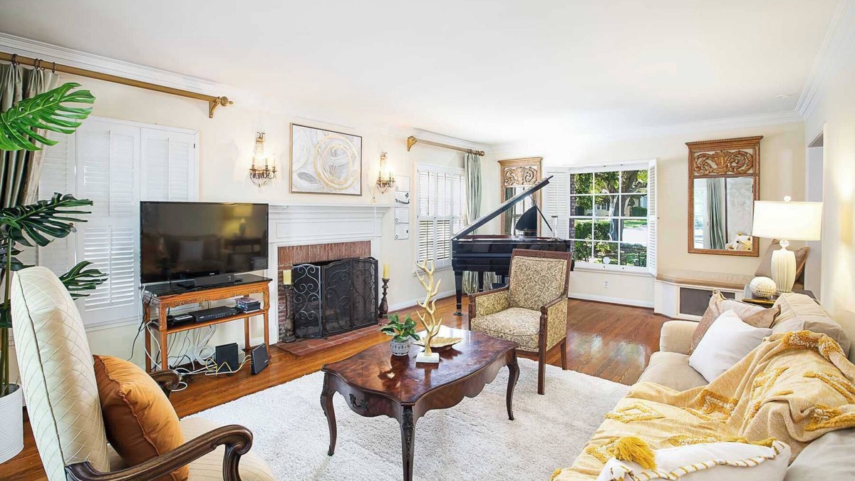San Marino House | Luxurious San Marino Retreat - 4BR Home w/Pool & Grand Piano #41181