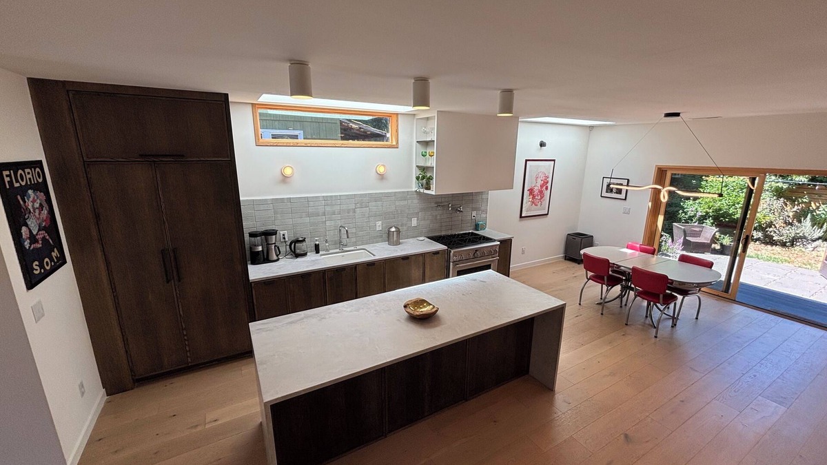 South Tabor House | Luxurious Scandinavian Modern Home Near Mt. Tabor - Book for 30+ Nights