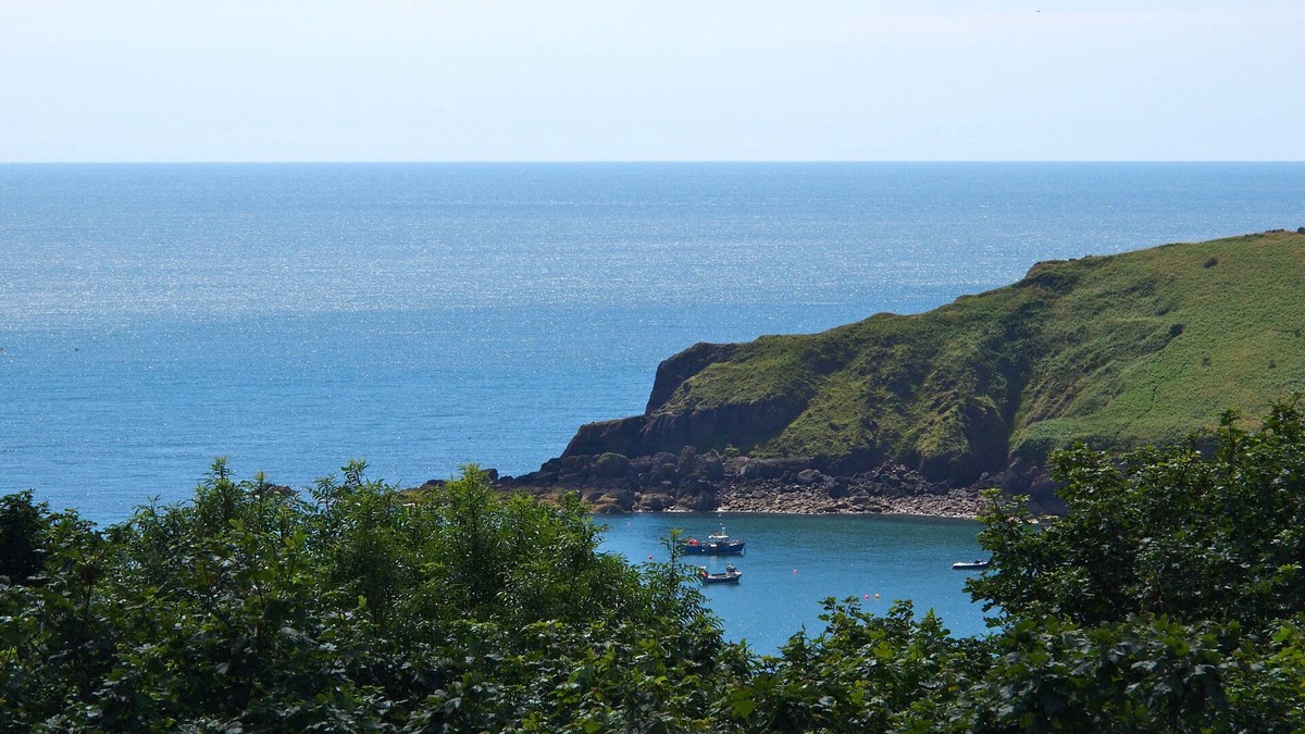 Pembroke House | Luxurious seaside house with spectacular sea views, 3 minute walk to sandy beach