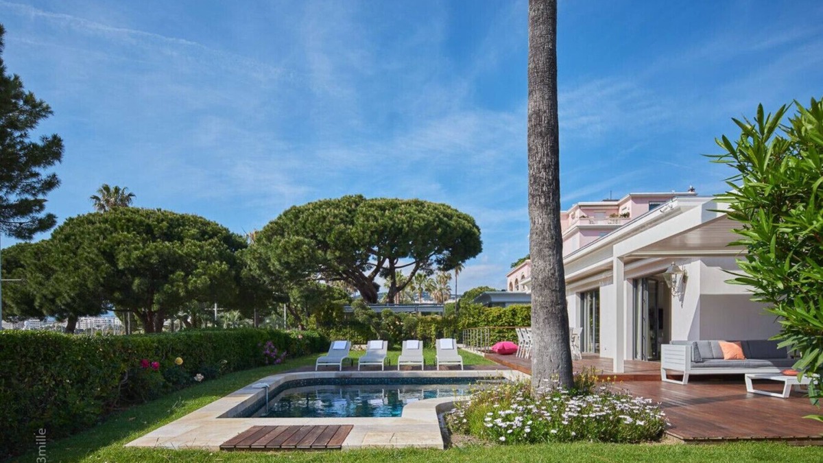 Pointe Croisette Villa | Luxurious Seaside Villa with Pool & Sea View by Plage du Midi