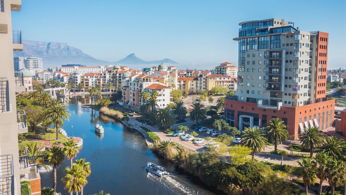 Century City Apartment | Luxurious self-catering apartment on the canal with breathtaking views