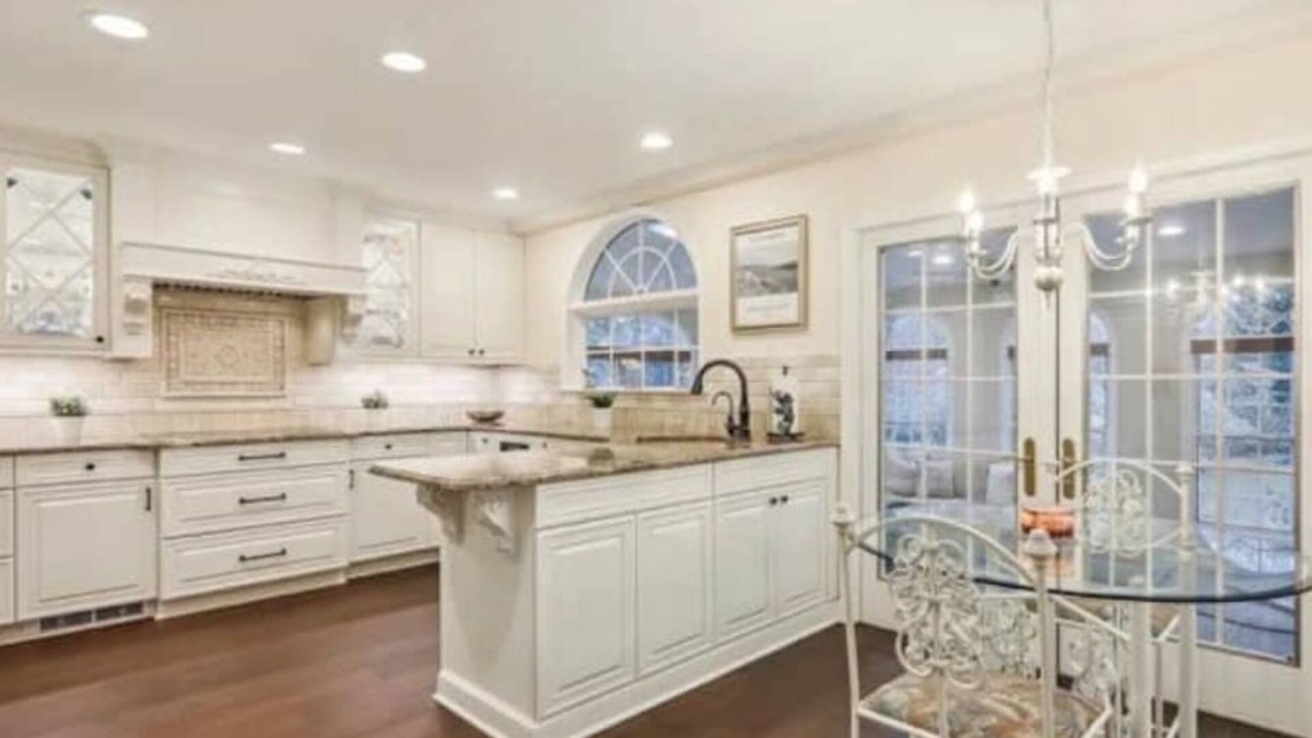 Cloverly House | Luxurious, Serene Historic Mansion 7 bd/3.5ba