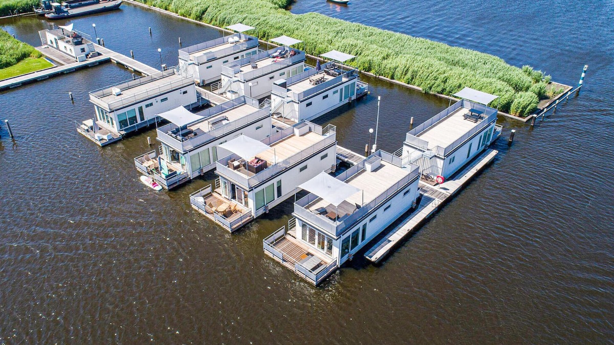 Leimuiden Boat Rental | Luxurious ship in Aalsmeer