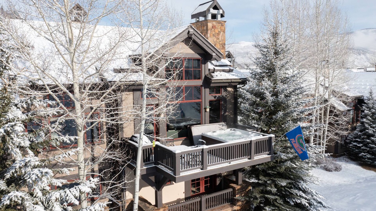 Edwards House | Luxurious Ski-in Ski-out Home in Arrowhead community