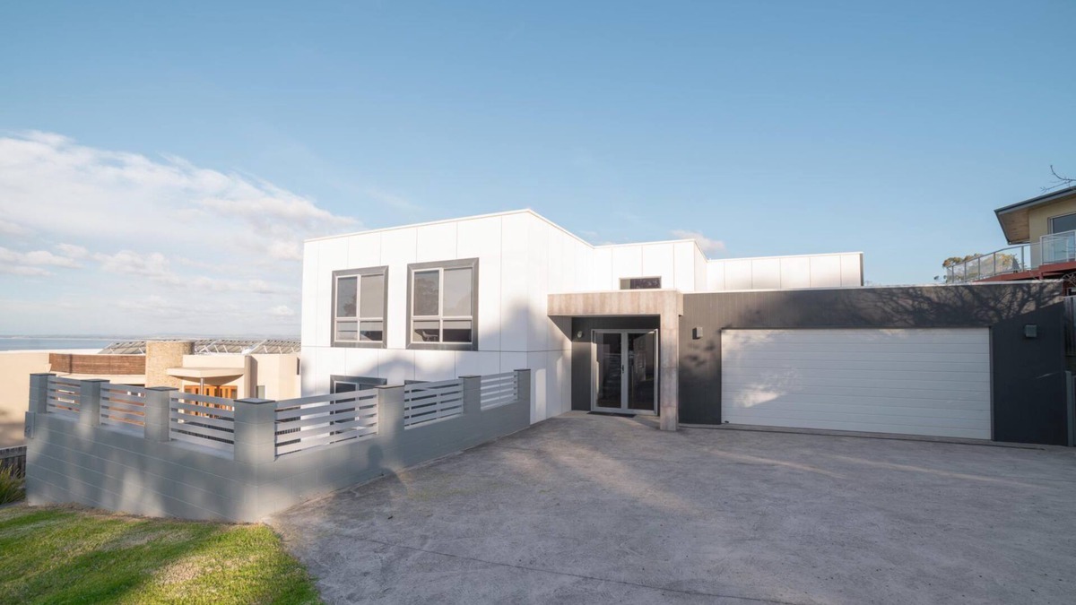 Bridport House | Luxurious Spectacular Holiday Living