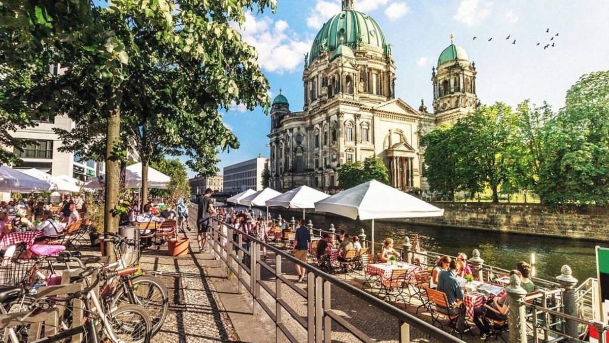 Mitte Apartment | Luxurious Stay in Central Berlin – Perfect for Groups & Families