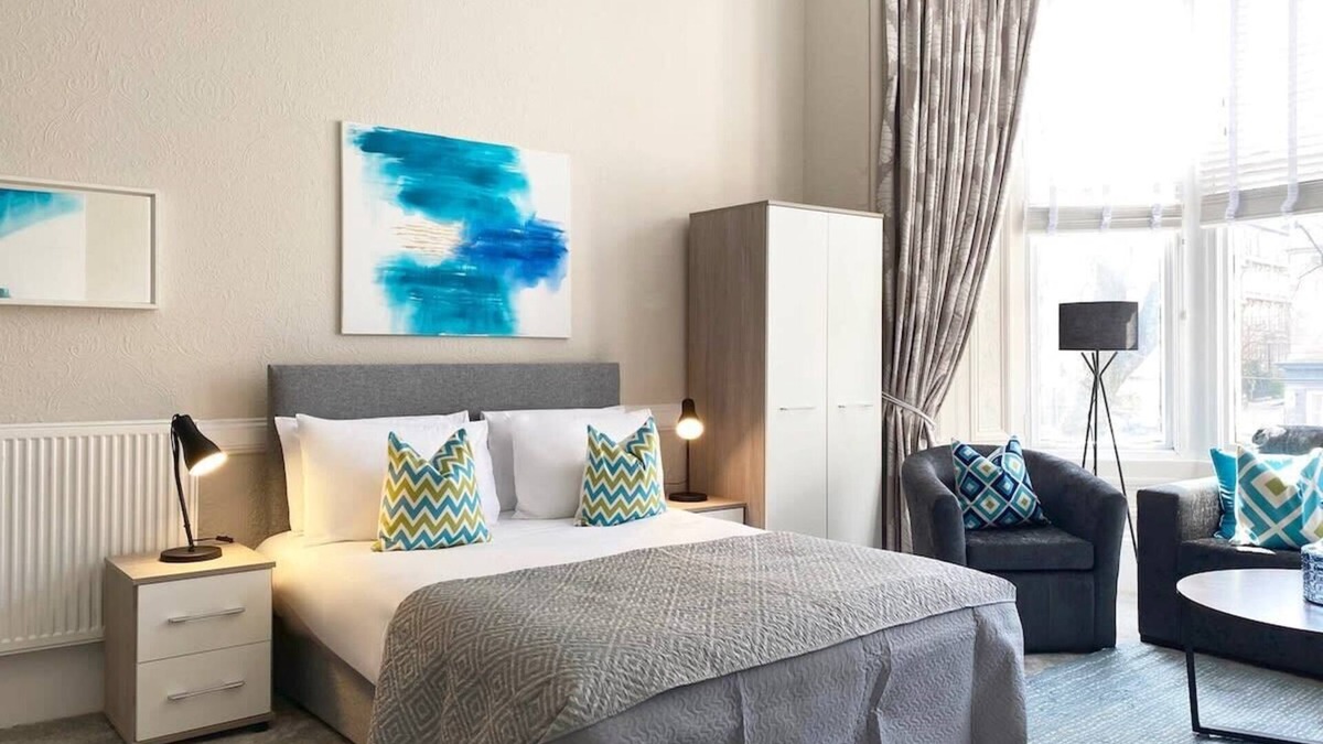 North West Condo | Luxurious Studio in Glasgow's West End