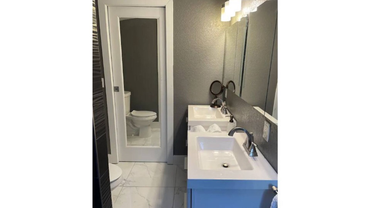 Thornton Apartment | Luxurious Studio Perfect for Travel Nurses