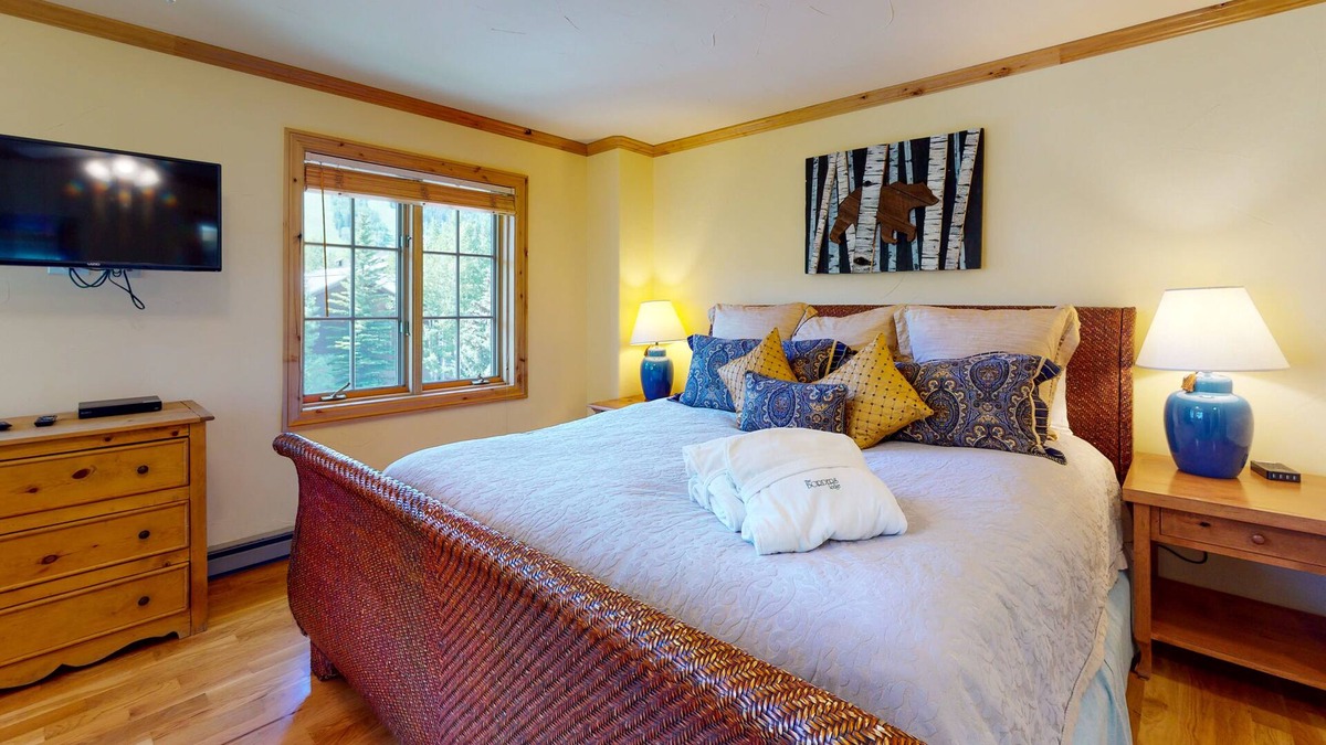 Beaver Creek Apartment | Luxurious Studio w/Shared Hot Tub & Pool/Free WiFi - In Ski-In/Ski-Out Complex!