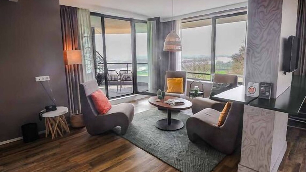 Wageningen House | Luxurious Suite w/Panoramic View | Stunning Outdoors & Historic Landmarks Nearby