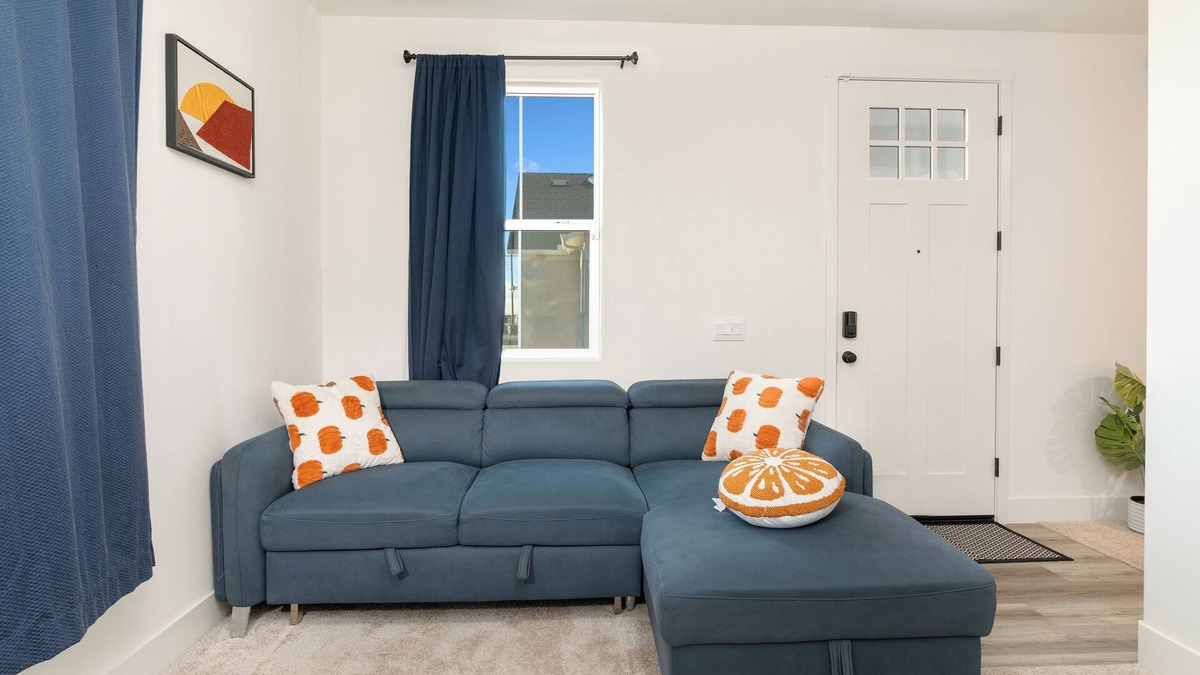 Rosedale Apartment | Luxurious Suite with AC in charming Bakersfield