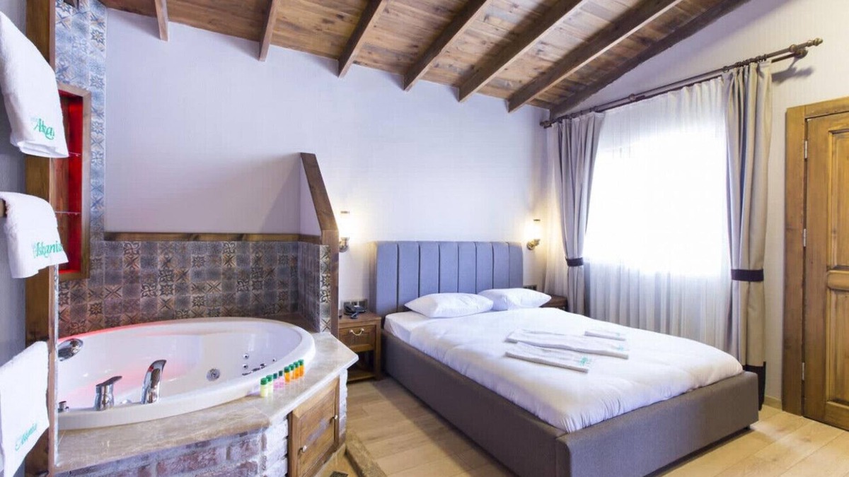 Orhangazi House | Luxurious Suits Surrounded by Nature with Jacuzzi & Shared Pool in Bursa