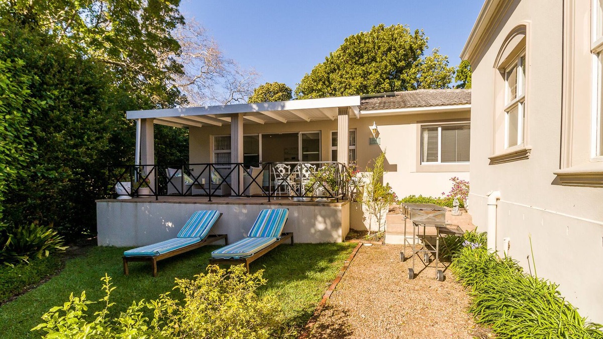 Constantia Cottage | Luxurious sunny Garden Cottage on the doorstep of the historical Groo