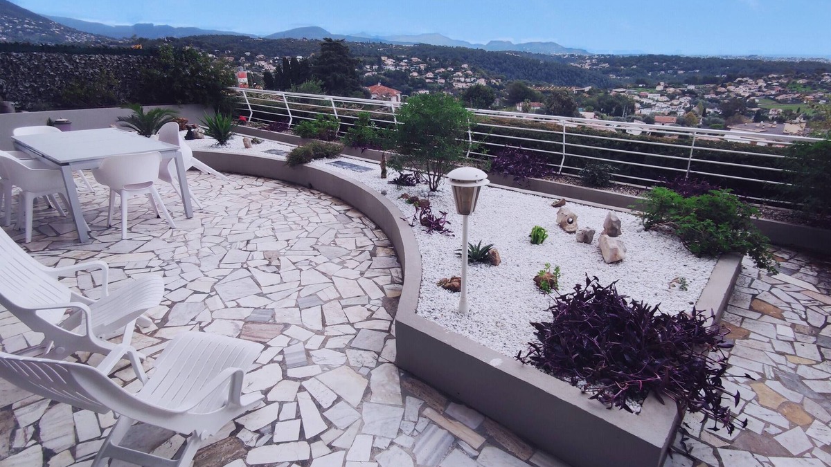 Vence Apartment | Luxurious T2 with 62m2 terrace, magnificent unobstructed sea and mountain views.