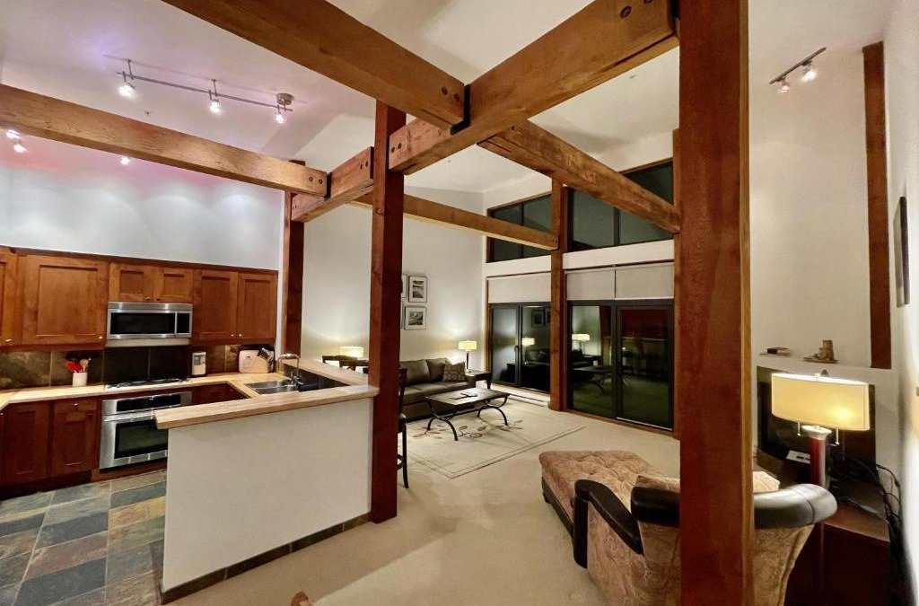 Ucluelet Apartment | Luxurious Top Floor Villa With Sweeping Pacific Ocean - Bbv